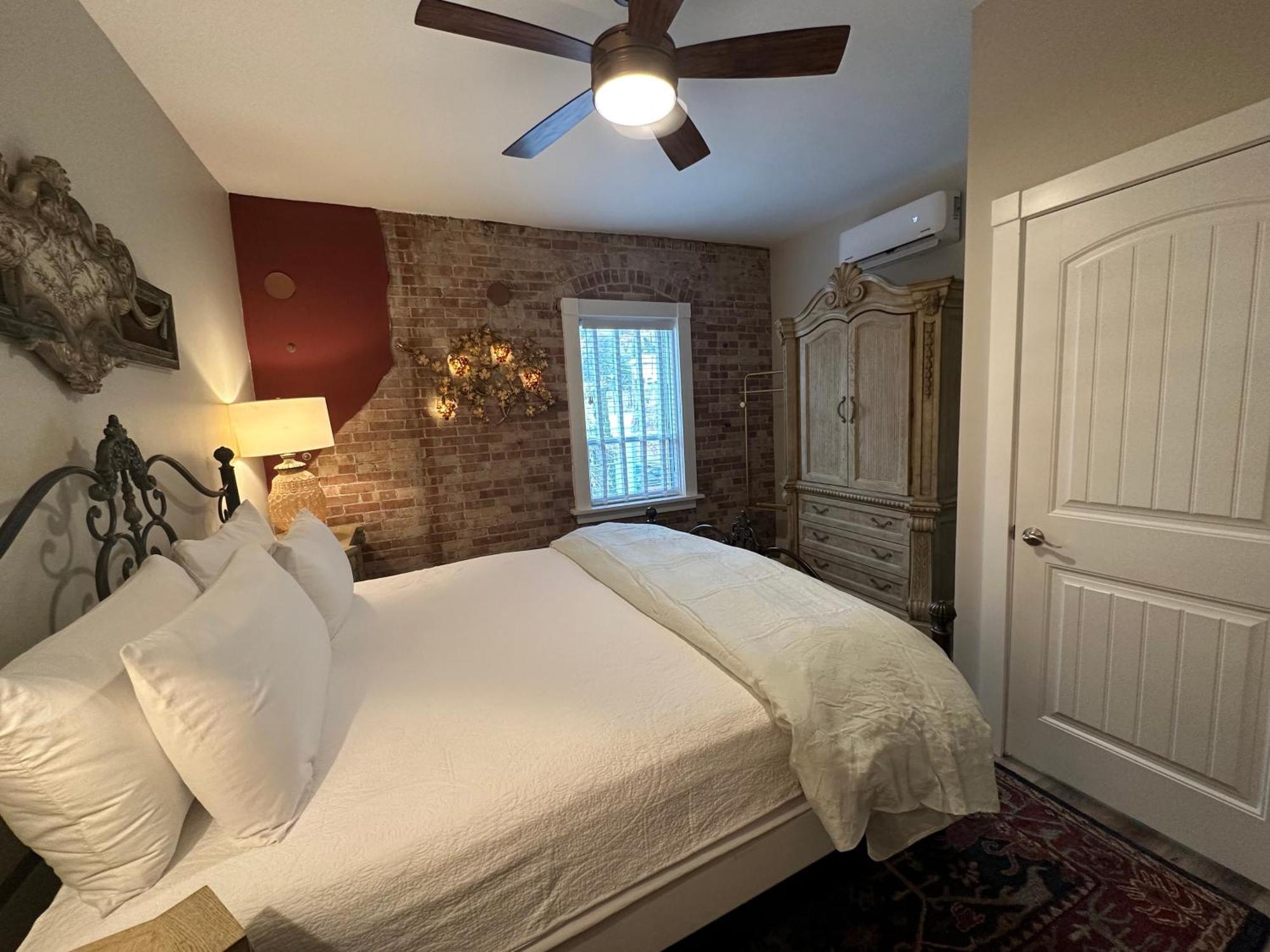 Bisbee Brownstone Suites Quarto foto